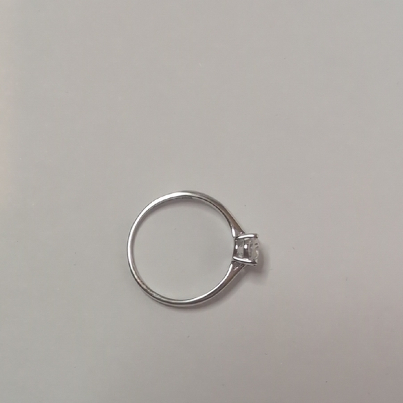 Jewelry - Elegant Silver Banded Women's Moissanite Diamond Ring